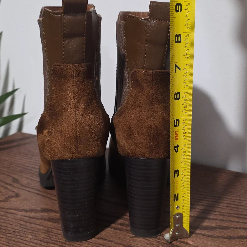 🌞🌞Chelsea Brown Faux Suede Heel Ankle Boots Womens 8 - Picture 5 of 8